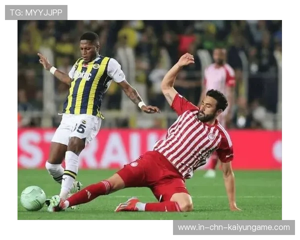 主队被客场球迷压制，这画面罕见